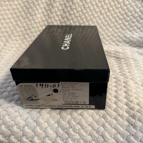Vintage Chanel Chevreau Noir/Vernis Noir Almond Toe Flats - Picture 8 of 9